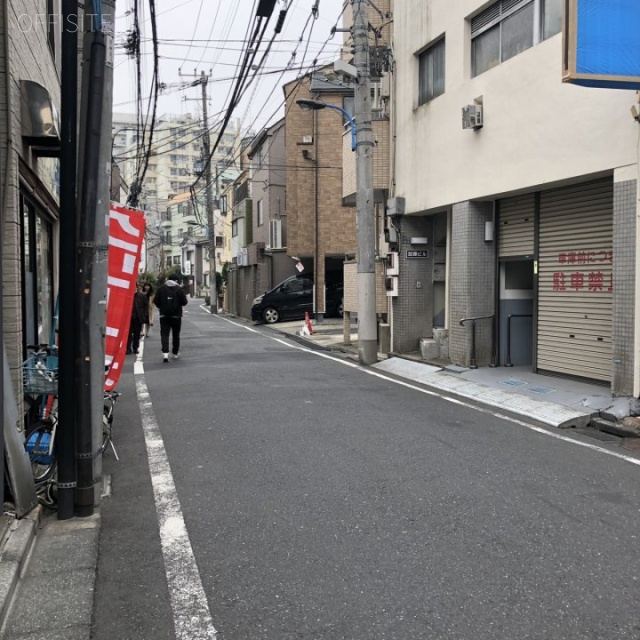 三福ビル ビル前面道路