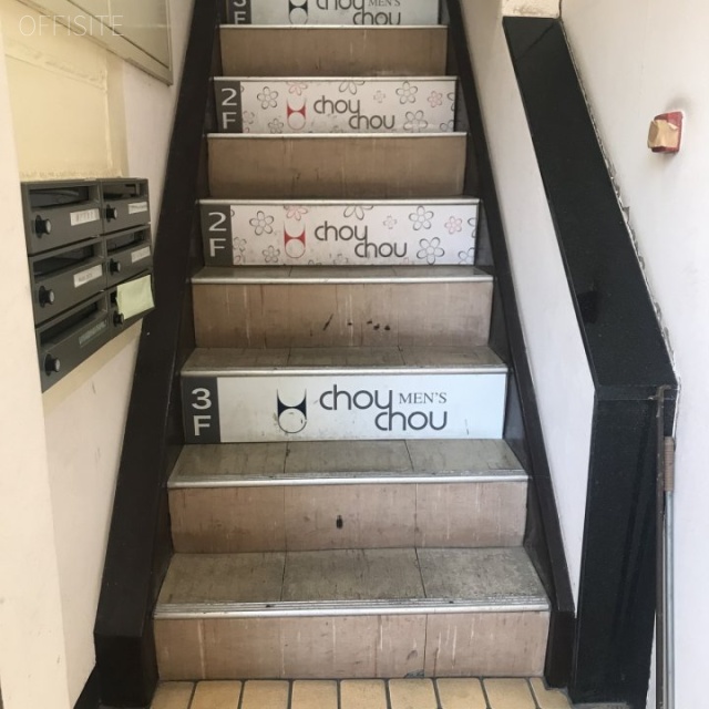 銀座商店街ビル 階段