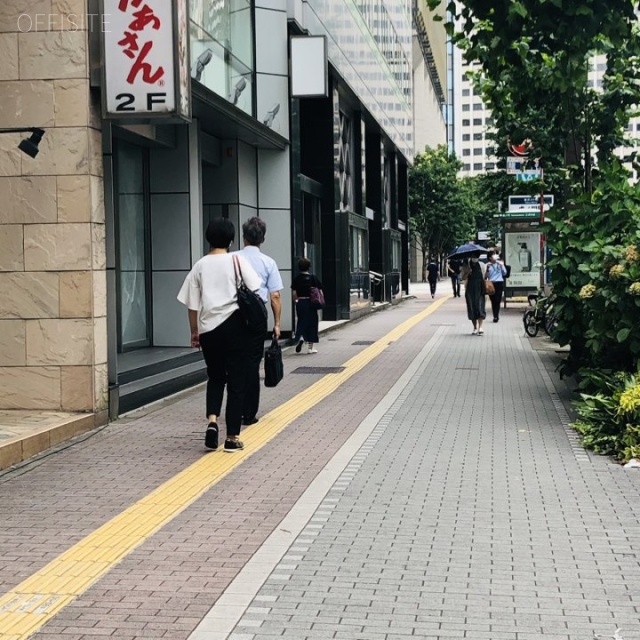 文芸ビル ビル前面道路