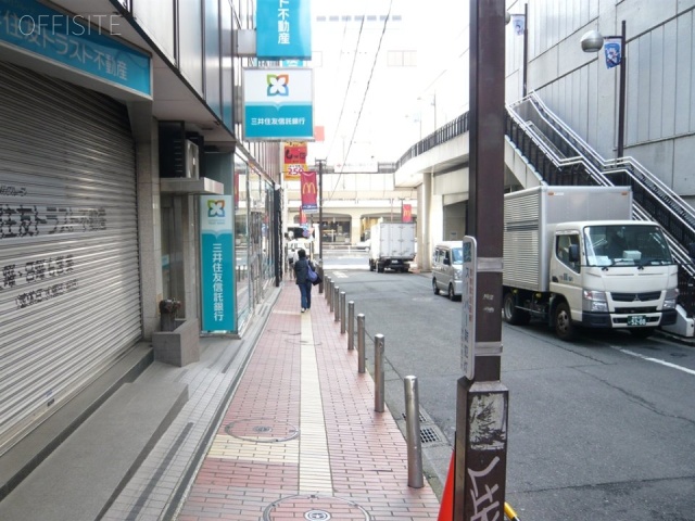 町映ビル ビル前面道路