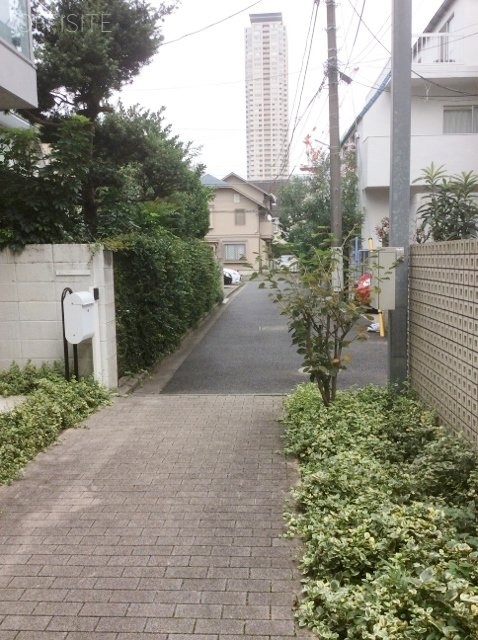 クレインコート ビル周辺道路