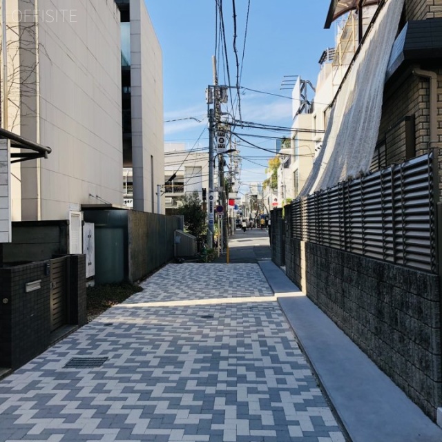 Y.CビルⅡ ビル前面道路