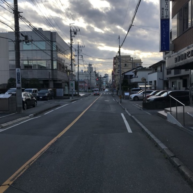 安藤恒産ビル ビル前面道路