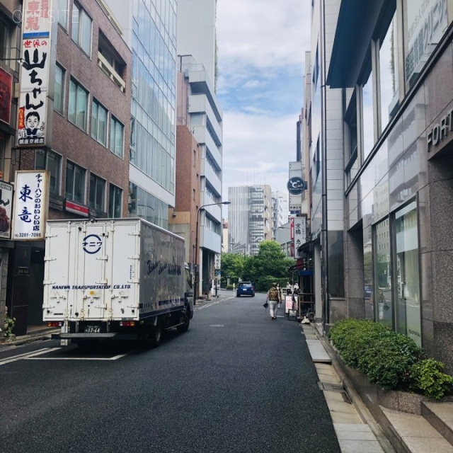 高井ビル 前面道路