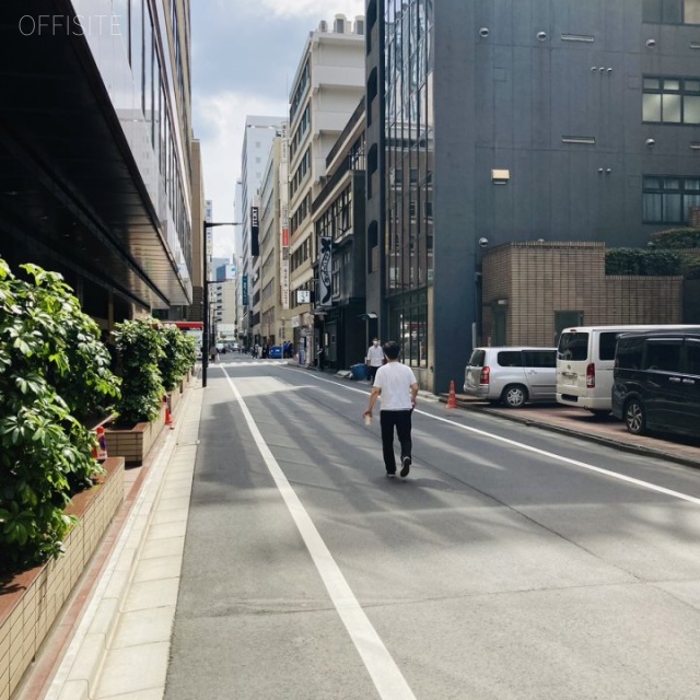 ヒューリック銀座ウォールビル ビル前面道路