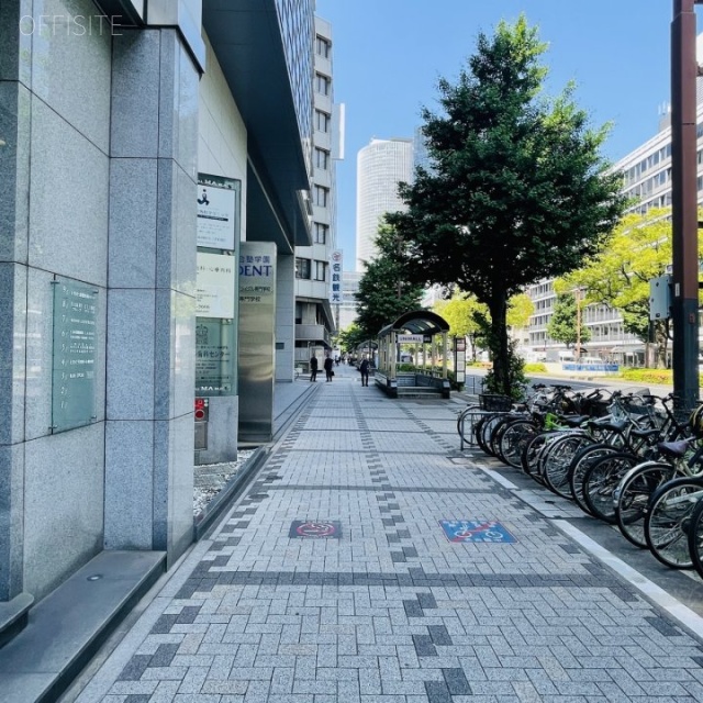 クリスタルMAビル　前面歩道