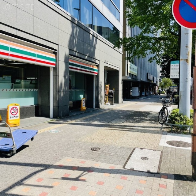 中駒ライオンビル 前面歩道