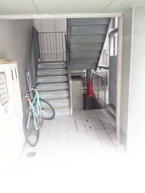 本郷春木町ビル エントランス