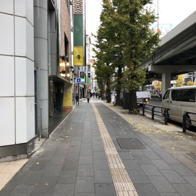 C’BON view(シーボンビュー) ビル前面道路