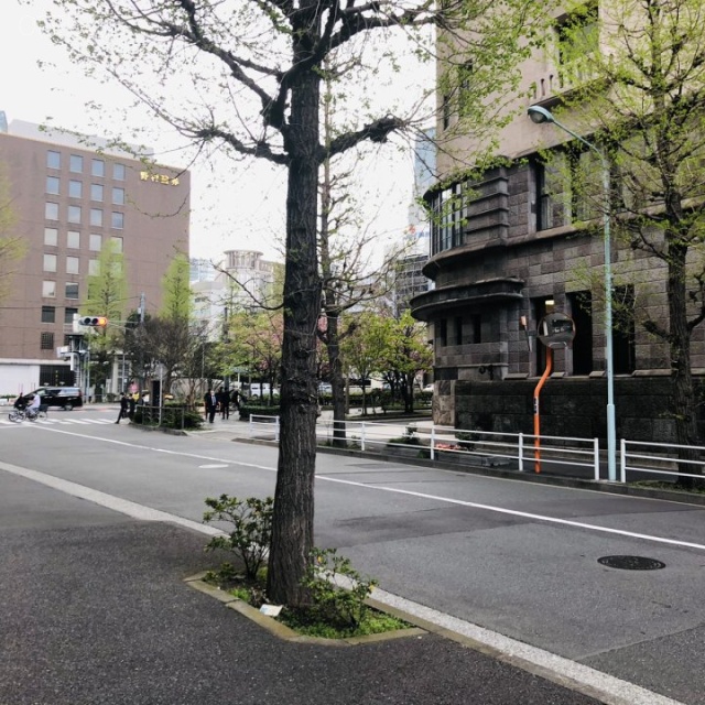 日本橋ダイヤビルディング ビル前面道路