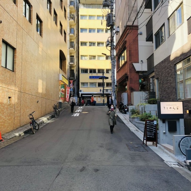 リバービル ビル前面道路