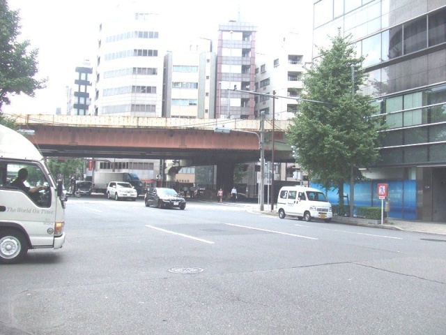 フジタニビル ビル前面道路