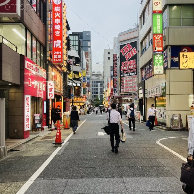 114ビル 前面道路