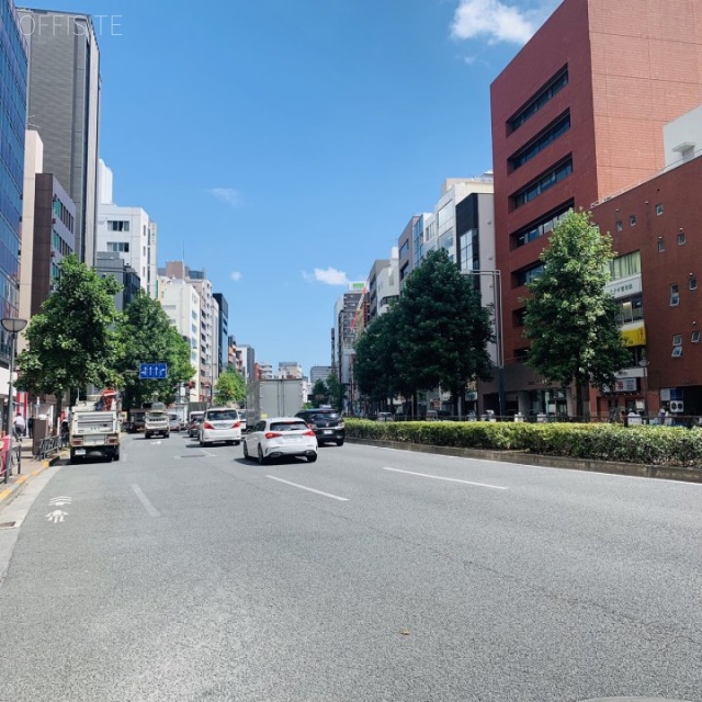 結城ビル 前面は新宿通り