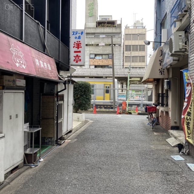 大島ビル本館　ビル前面道路