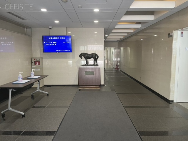 馬事畜産会館　エントランス