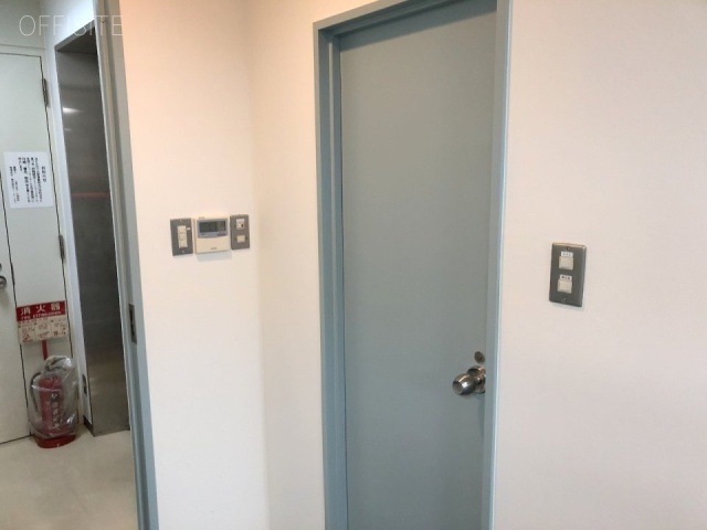 能登治ビル 貸室入口