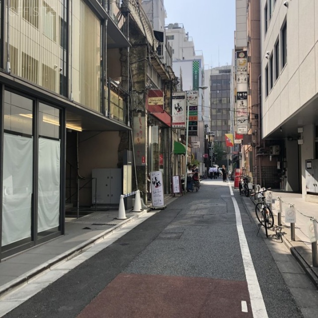 La La Grande GINZA ビル前面道路