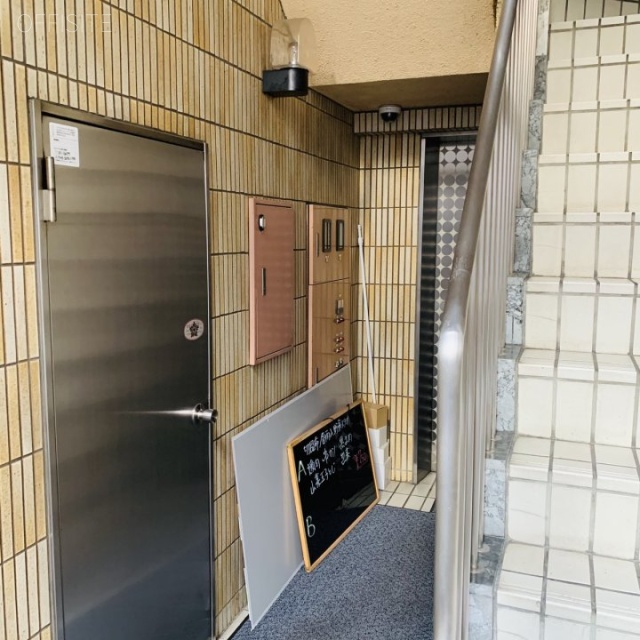 第1横島ビル エントランス
