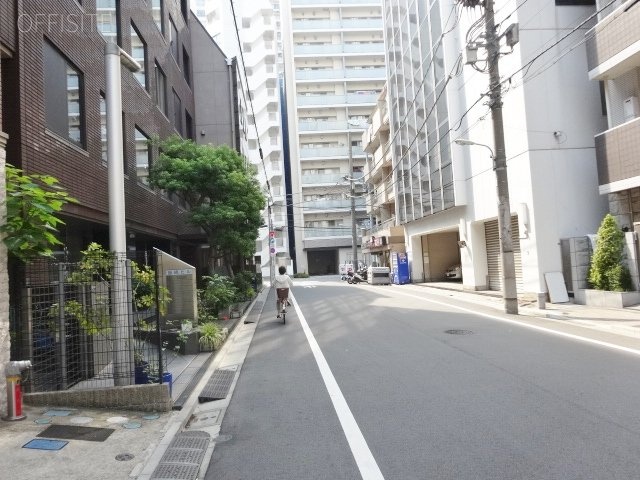 フロンティアビル ビル前面道路