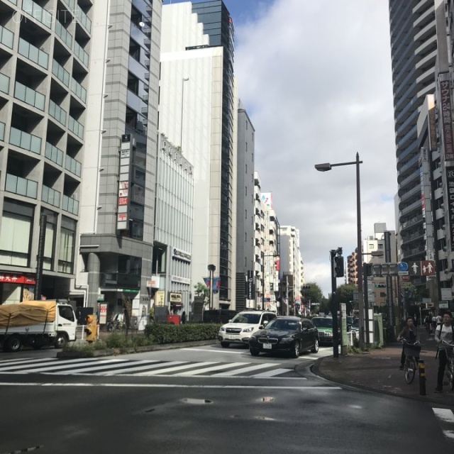 アーバン154 ビル前面道路