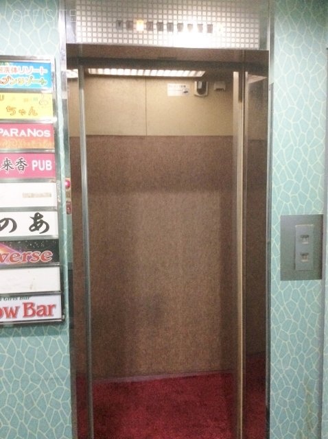 ペンシルビル エレベーター