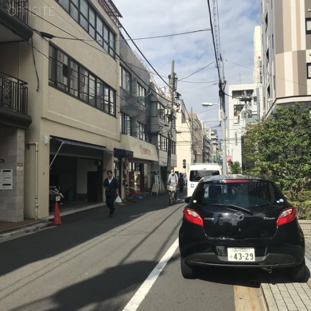 アラキビル ビル前面道路