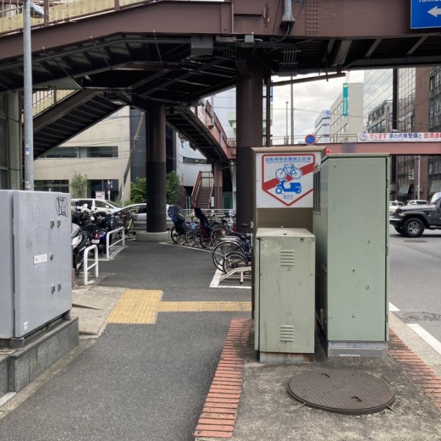 横浜鶴屋町ビル ビル前面道路