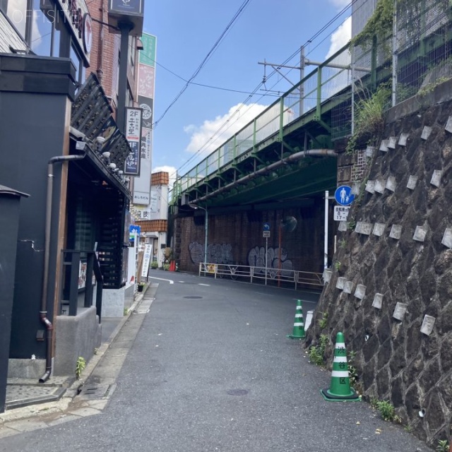 代々木ビル ビル前面道路