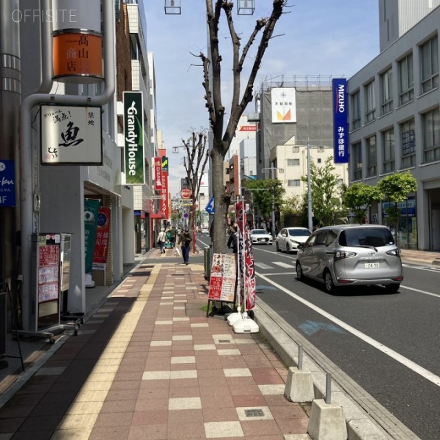 浦和マルゼンビル ビル前面道路