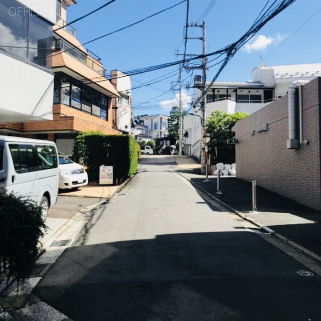 祐ビル ビル前面道路