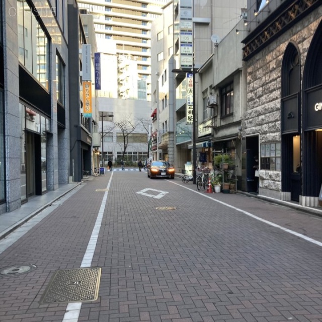 アネックス2 ビル前面道路