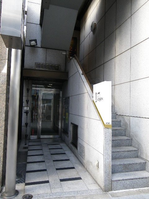 三原堂本店ビル エントランス