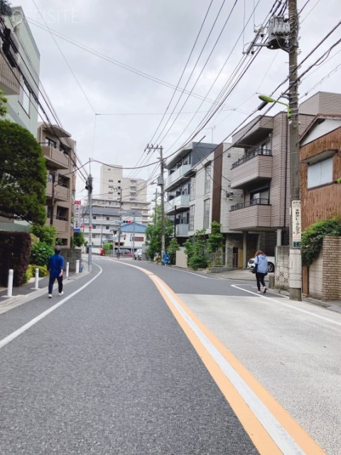 BELEZA学芸大 ビル前面道路