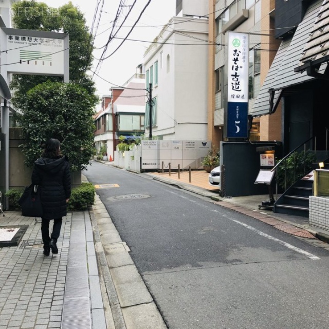マミーワールドビル ビル前面道路