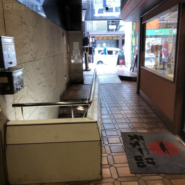 ヤブタビル エントランス