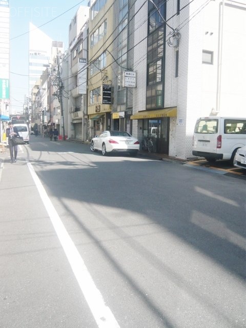 神田ISビル ビル前面道路