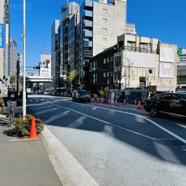 室町NSビル 前面道路