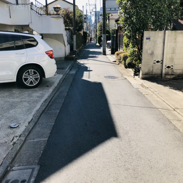 上田ビル ビル前面道路