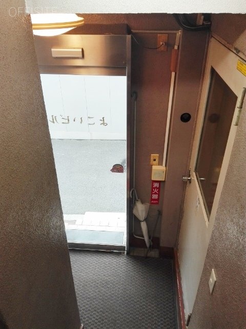 よこいビル エントランス