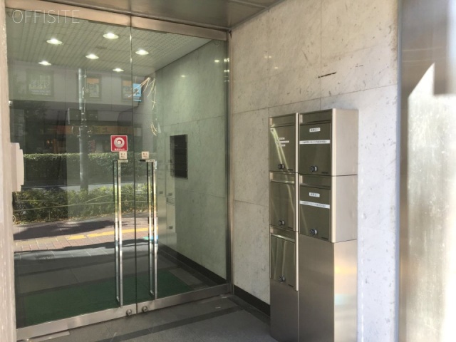 大学通信教育ビル エントランス