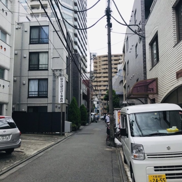 CB四谷4丁目ビル ビル前面道路
