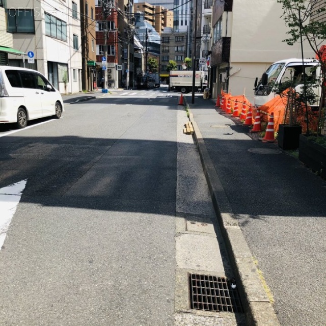 ユービズ神田神保町(福生第2ビル) ビル前面道路