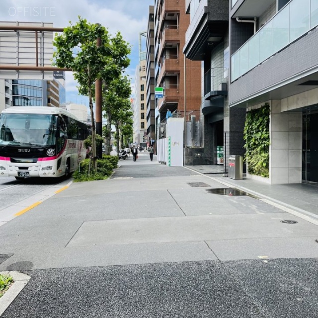 リードシー東神田ビル 前面歩道