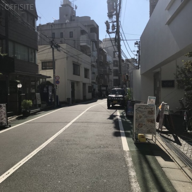 モドマルシェ渋谷桜丘ビル ビル前面道路