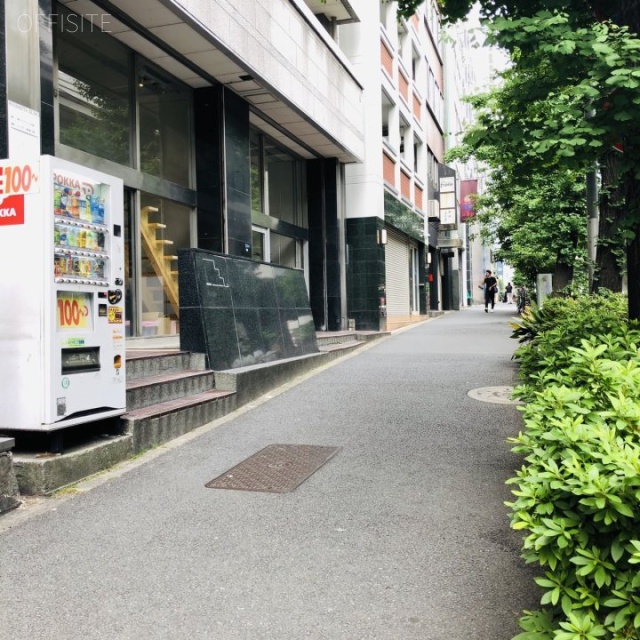 杉下ビル ビル前面道路