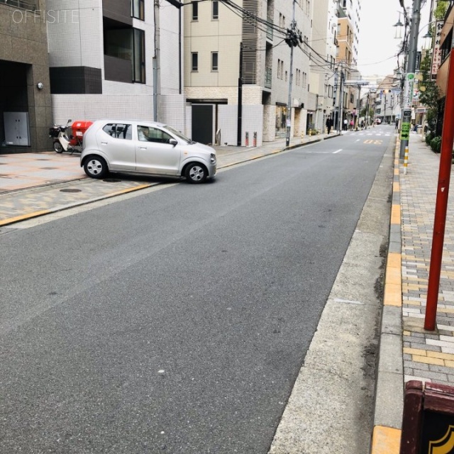 阿部ビル ビル前面道路
