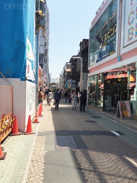 モダンフォルム原宿ビル ビル前面道路