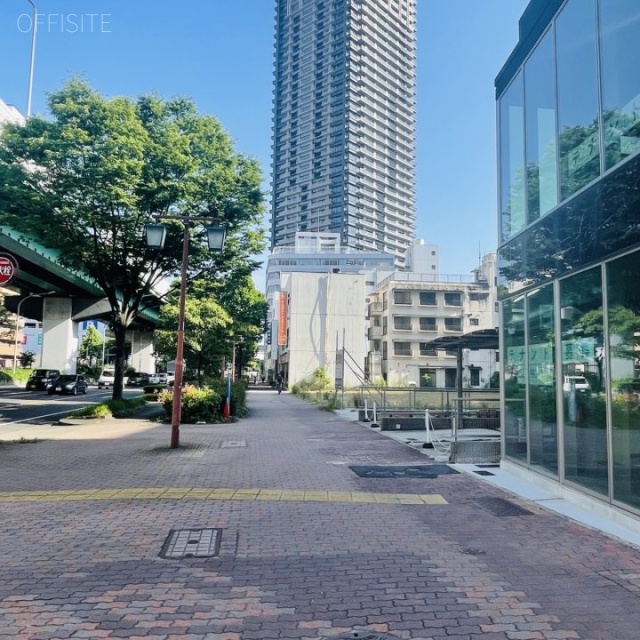 AJ BLDG 前面歩道