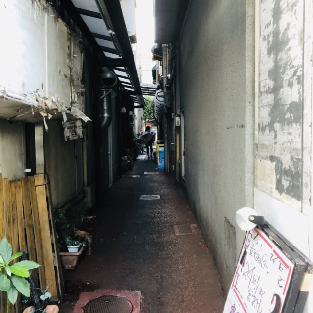 叶ビル エントランス